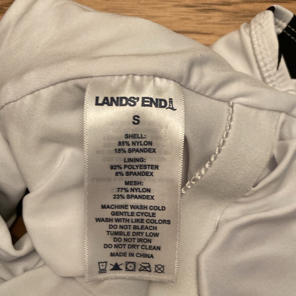 Lands End Floral Black and White women’s Swimsuit small - Picture 3 of 7